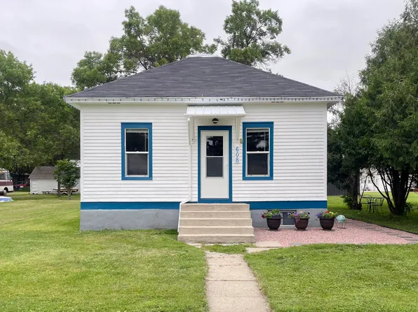 608 W Schley Ave, Linton, ND 58552