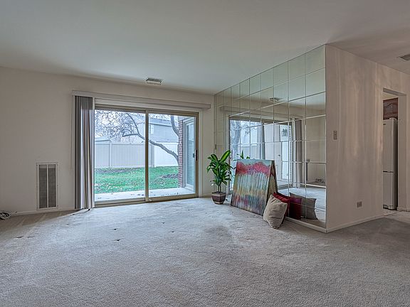 2nd image of 936 Surrey Dr APT 1A