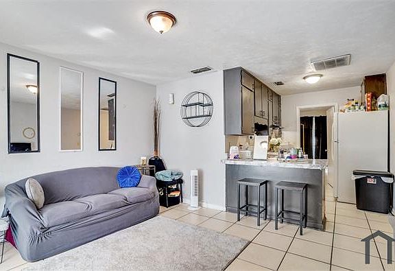 4th image of 601 W 6th Ave #3-4-5