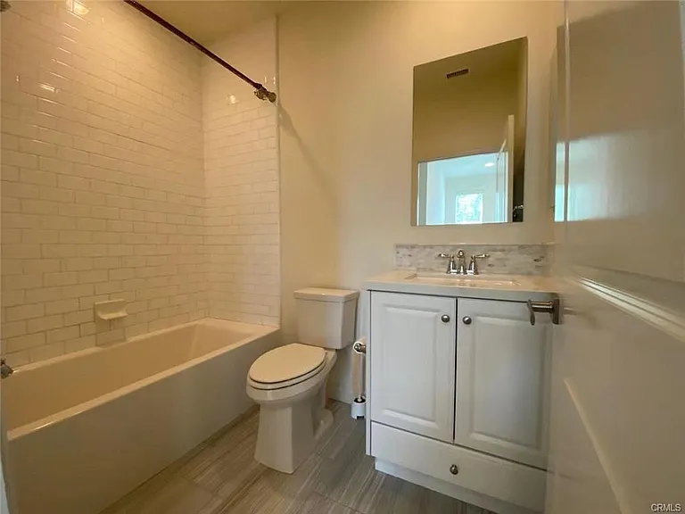 UPSTAIR GUEST BATHROOM 2