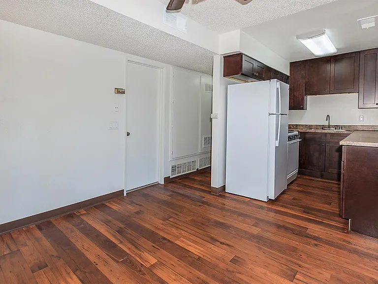 Peppertree Apartments — Photo 69