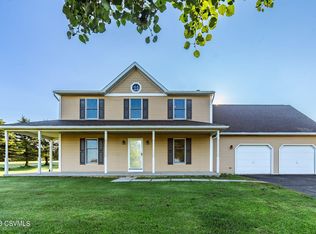 8 Strawberry Ln, Danville, PA 17821