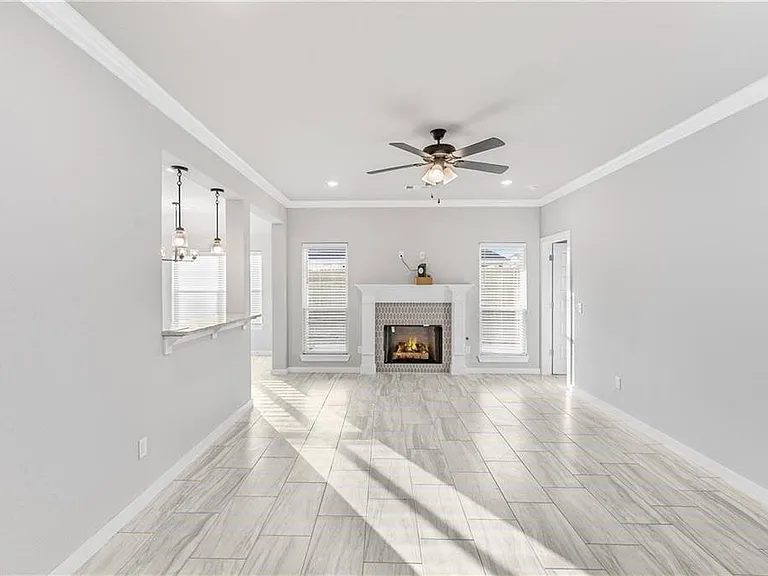 410 Peach Ave — Photo 3