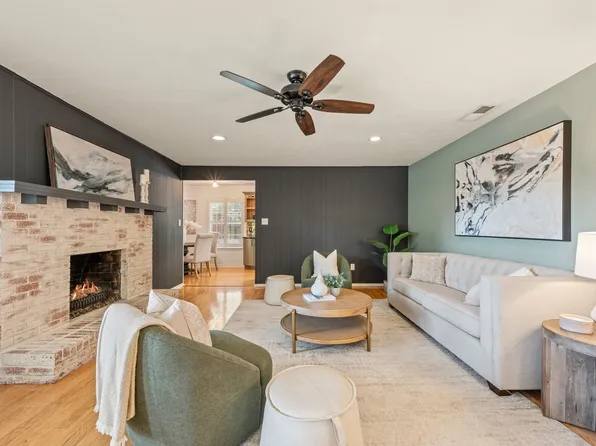 12450 Wood Manor Cir, Farmers Branch, TX 75234