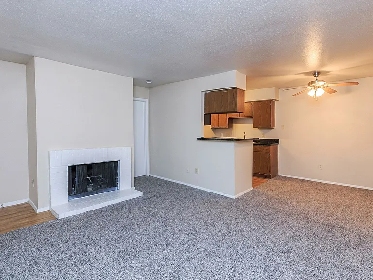 Stone Hollow Apartments — Photo 10