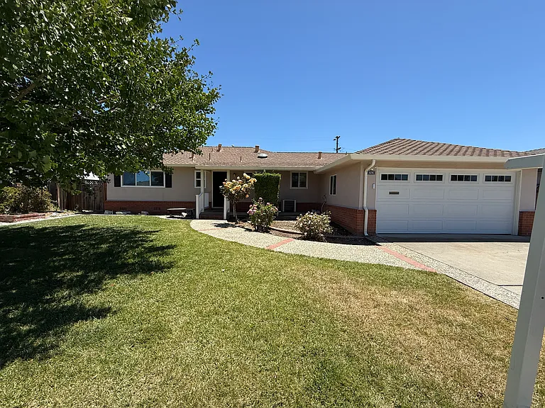 5376 Selma Ave — Photo 3