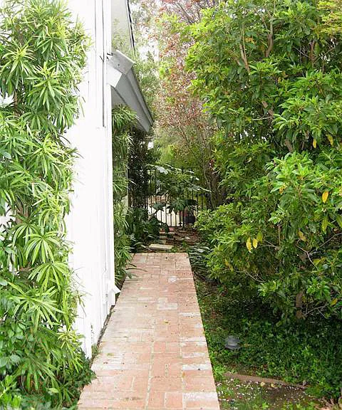 523 N Park Springs Ct — Photo 4