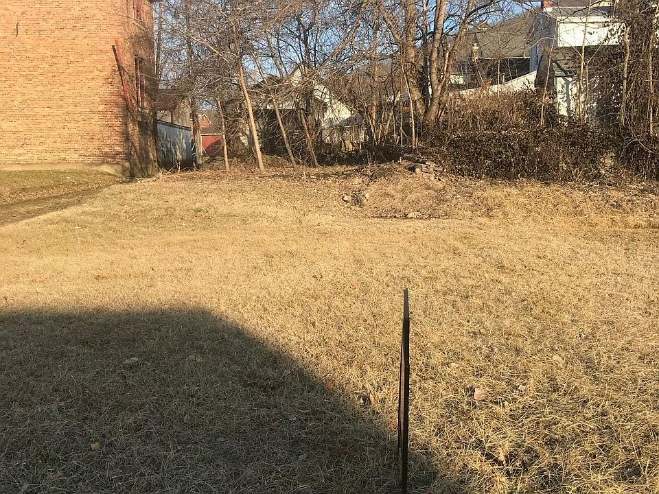 1st image of 220 Main St