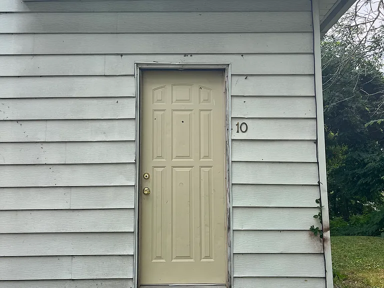 321 E 10th St #10 — Photo 7
