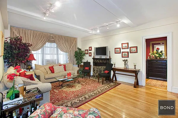 Sold by Bond New York | media 2