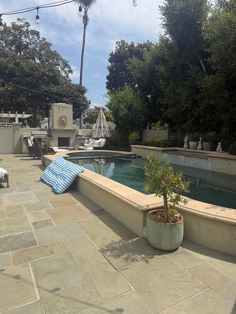 4 bed, 2.5 bath, 2938 sqft, $16,500 — Photo 3