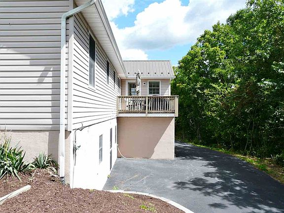 4th image of 217 Green Hills Ln