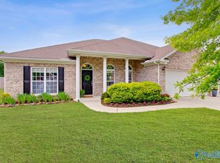 7018 Eagle Park Cir SE, Owens Cross Roads, AL 35763