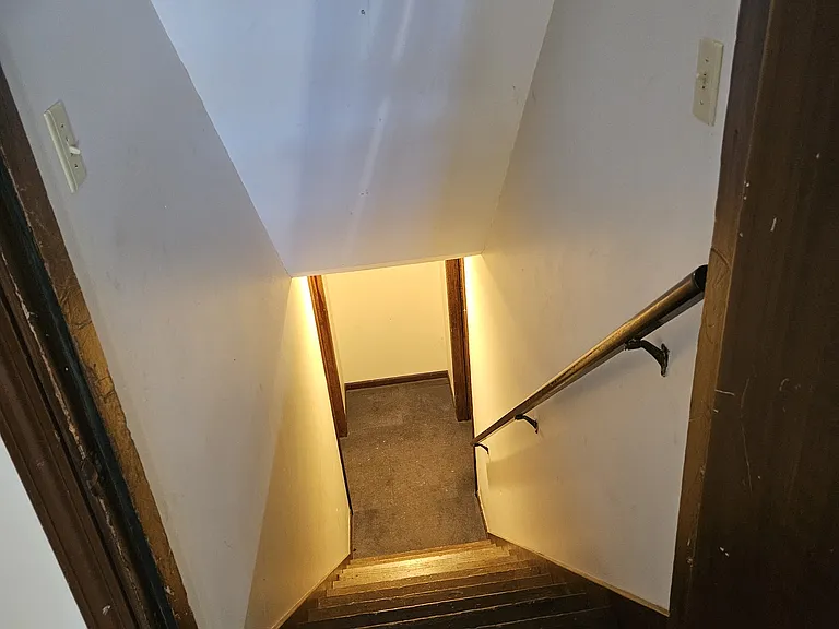 522 W 30th St — Photo 29