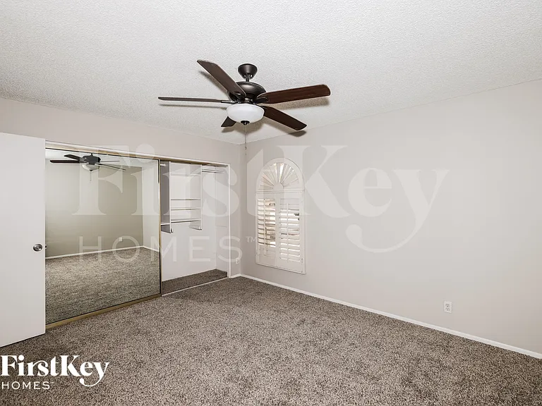 9015 N 57th Ave — Photo 12
