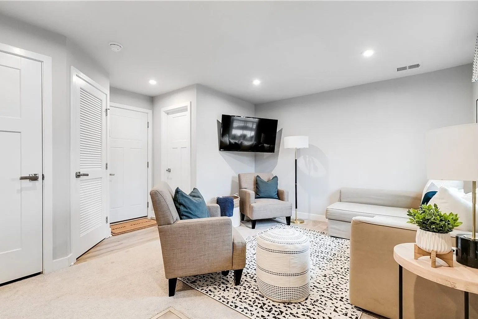 3 bed, 3.5 bath, 2136 sqft, $2,895 — Photo 2