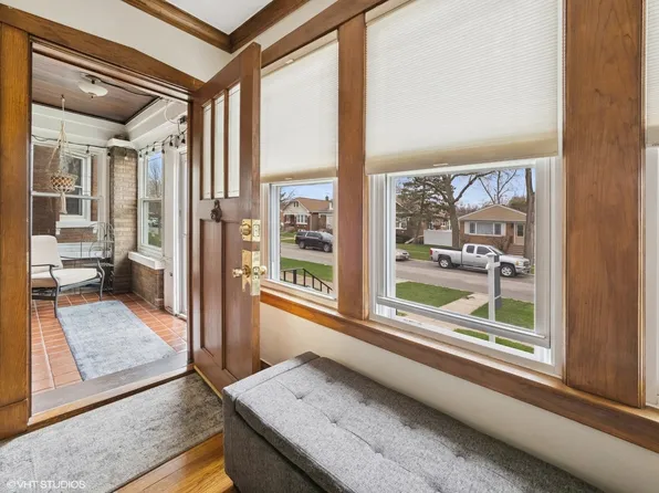 3328 Vernon Ave, Brookfield, IL 60513