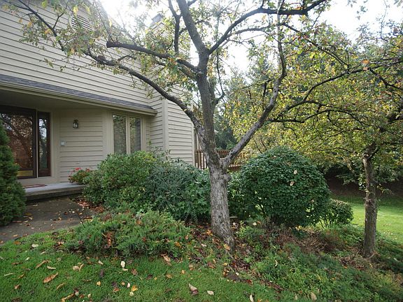 3rd image of 1900 Cross Bend St NE
