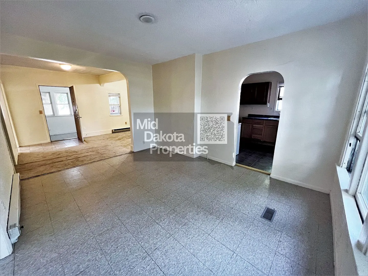 1004 E 4th — Photo 3