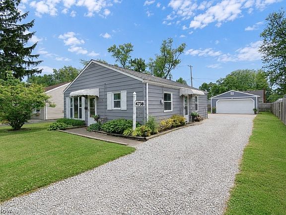 3rd image of 4738 Belle Meadow Rd