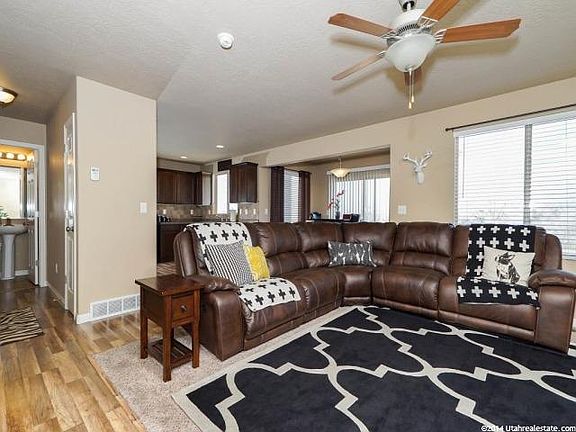 4th image of 2118 W Foxwood St
