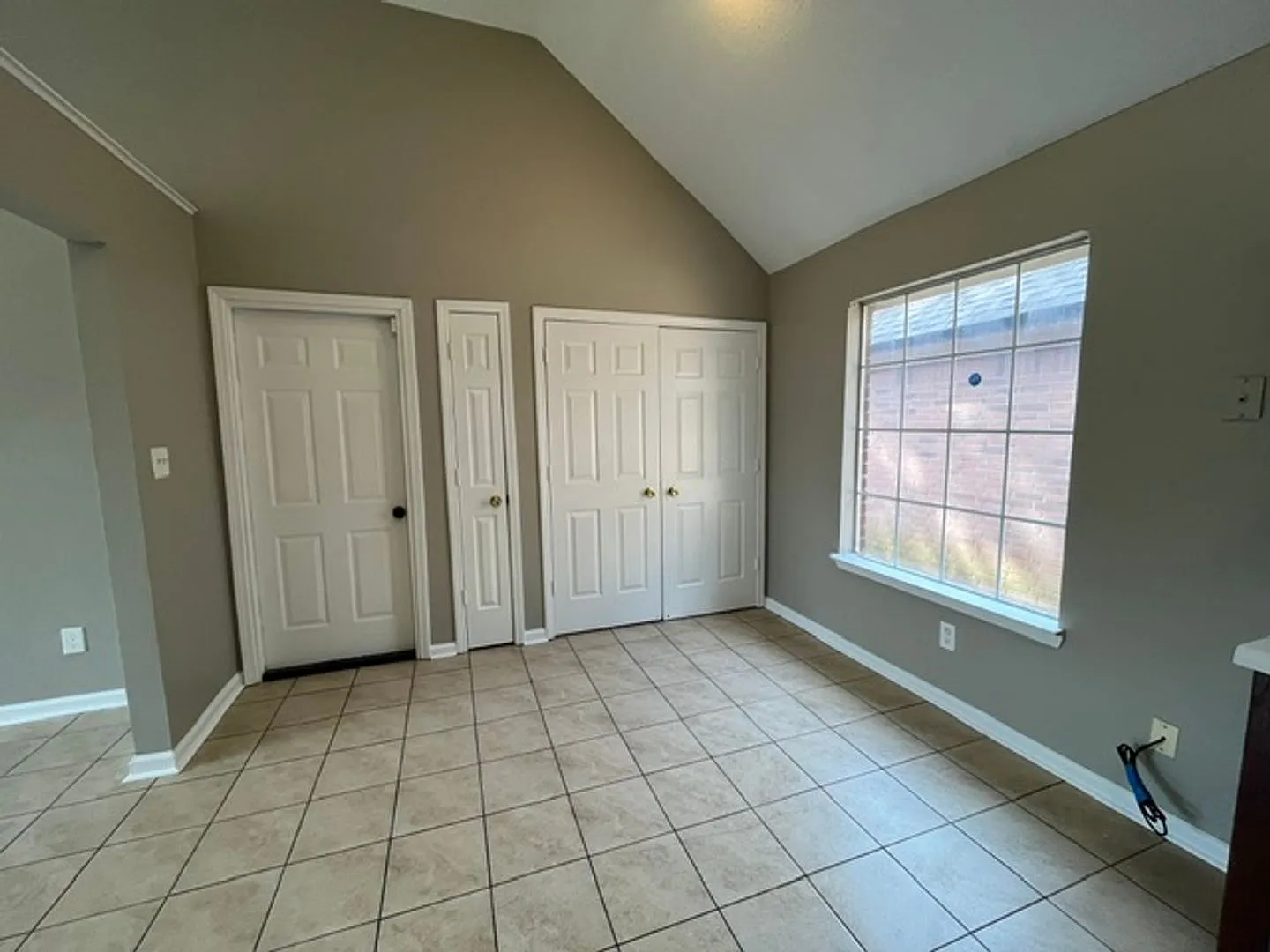 Renovated 3 Bedroom 2 Bath Home with 2 Car Garage for Rent! — Photo 3