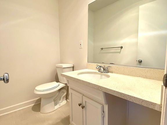 Bathroom (downstairs)