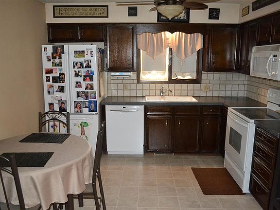 4th image of 3 Hazel Ln