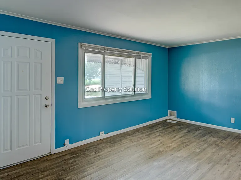 7611 Northcote Ave — Photo 8