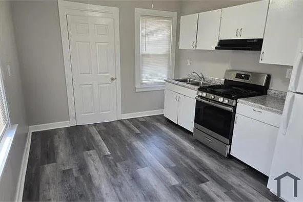 4 bed, 1610 sqft, $1,875 — Photo 2