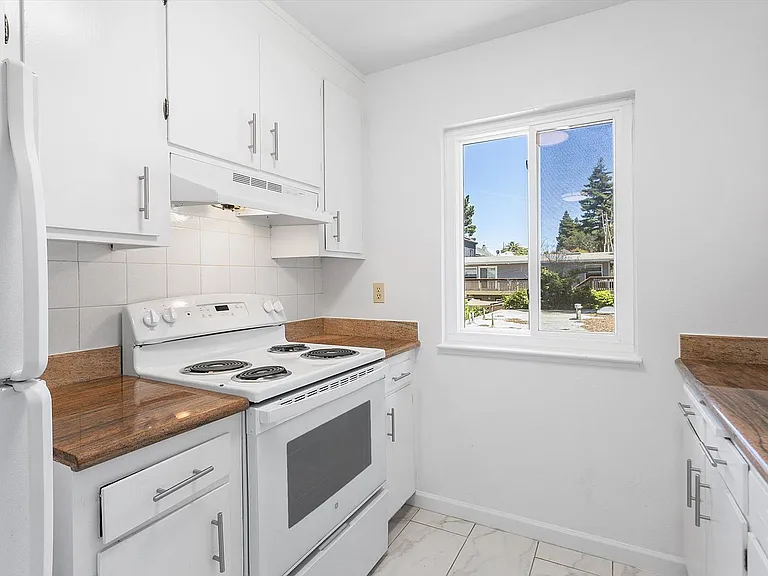 1504 Alameda Ave #D - 2 bedroom | 1 bathroom — Photo 9