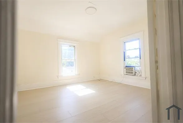 420 W 21st St — Photo 14