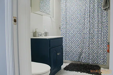 Rented by aptsandlofts.com