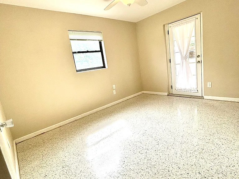 991 Barclay Dr — Photo 17