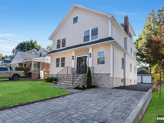 2nd image of 264 Merrison St