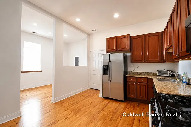 2335 W Lake St #3R — Photo 2