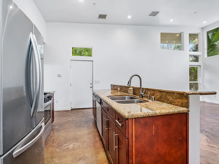 8617 Lasaine Ave — Photo 6