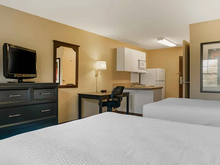 Studio Suite - 2 Full Beds