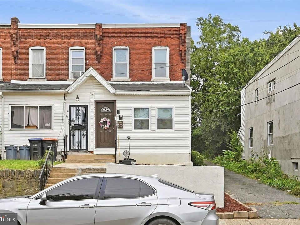 1st image of 215 E 13th St