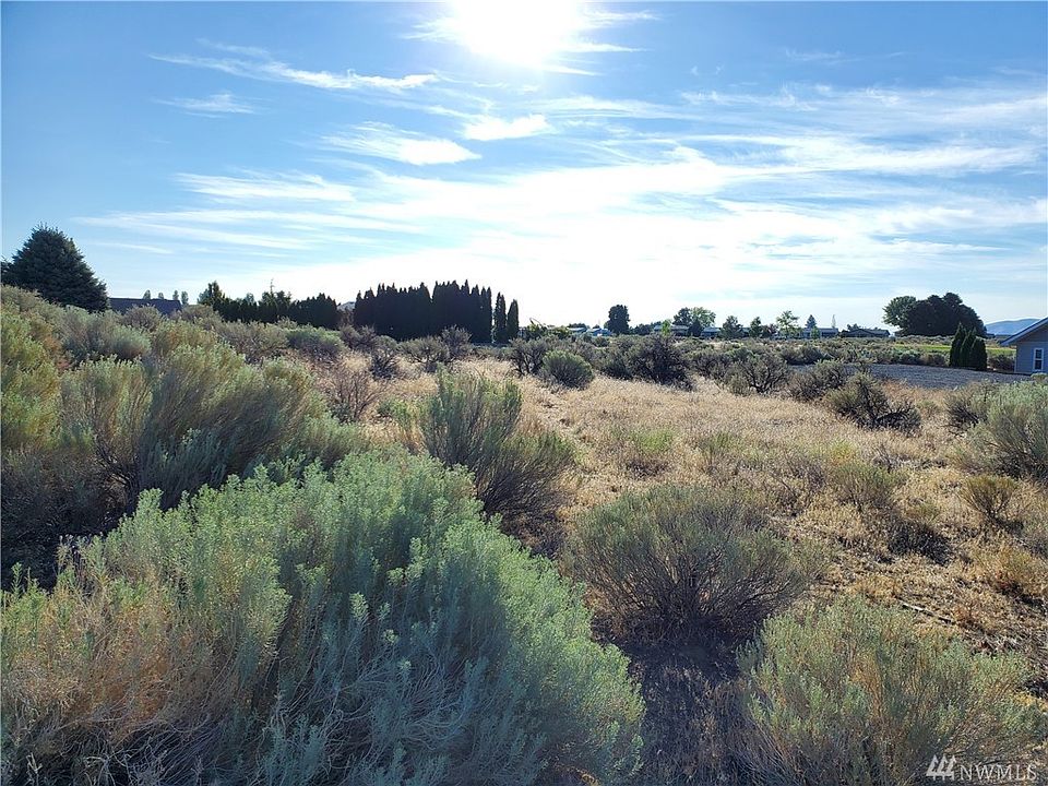 2nd image of 405 Apricot Pl SW
