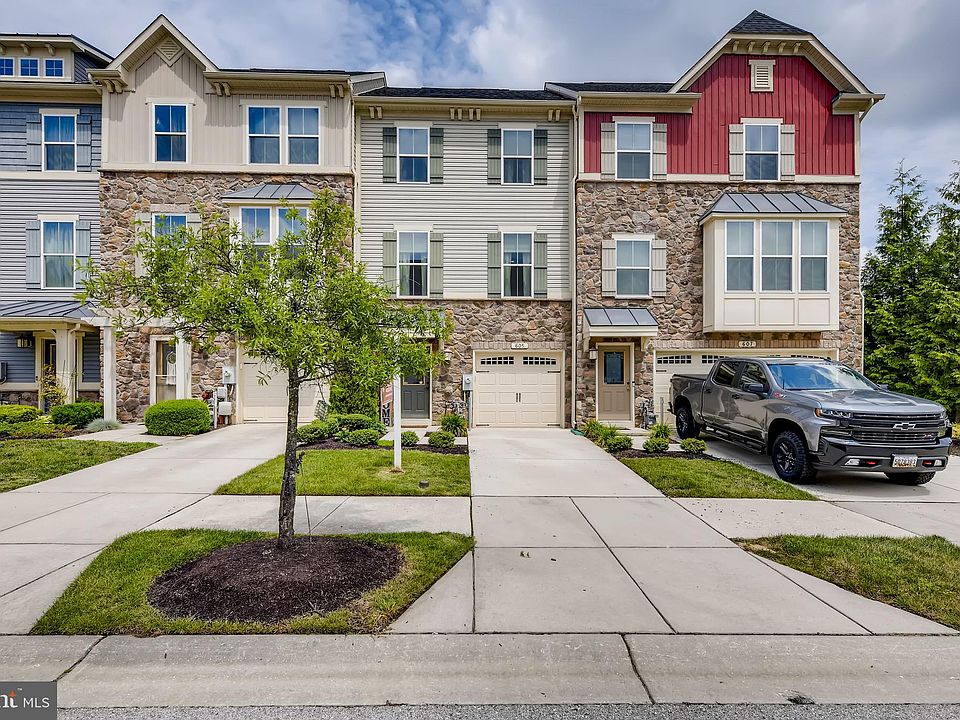 1st image of 605 Fox River Hills Way