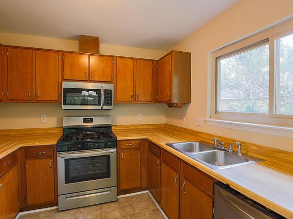 5th image of 6516 Lake Forest Dr E