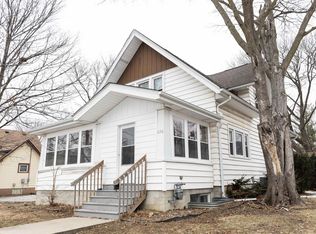 220 E 9th St, Cedar Falls, IA 50613