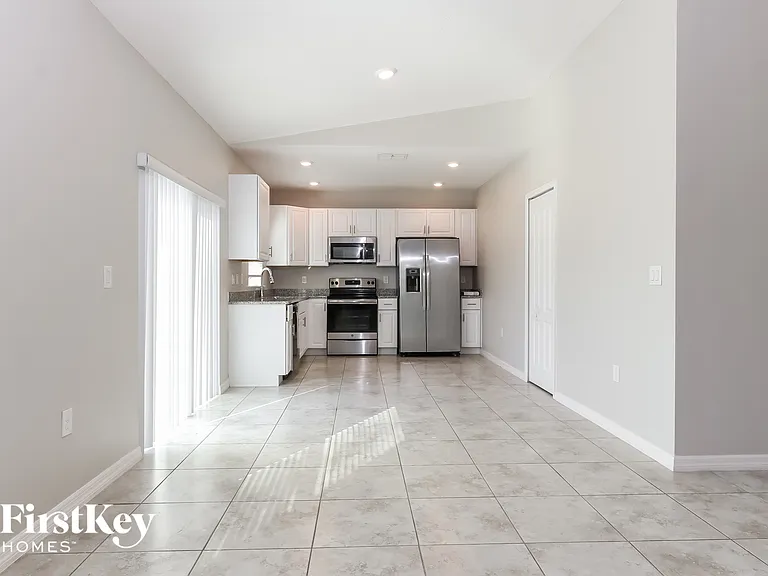 1810 SW Effland Ave — Photo 6