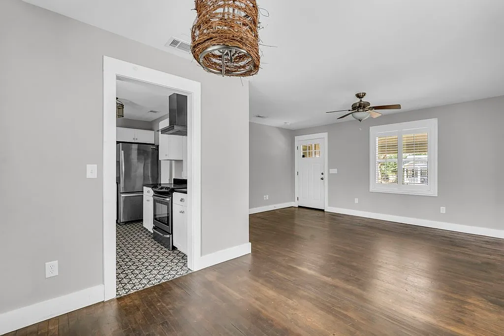 3 bed, 936 sqft, $1,495 — Photo 4