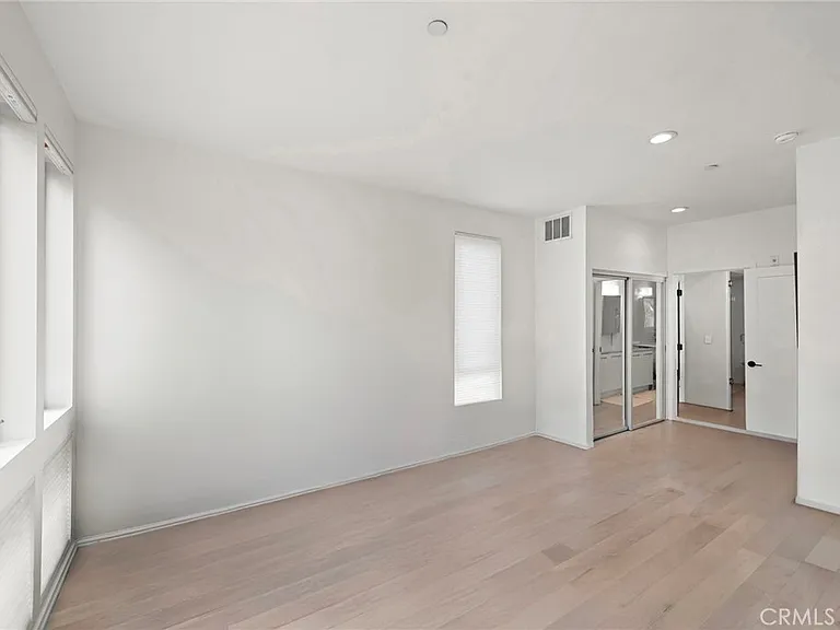 4151 Redwood Ave #106 — Photo 18