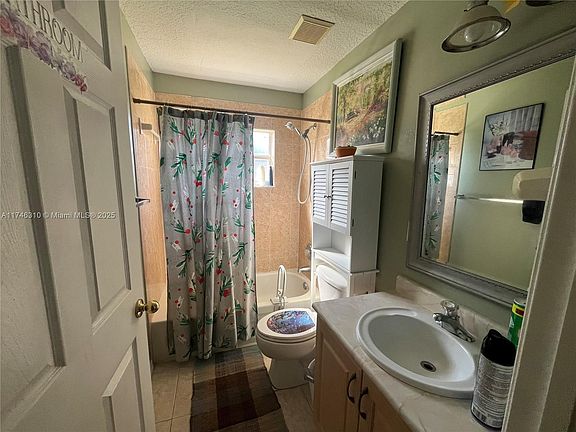 3rd image of 528 NW Placid Ave