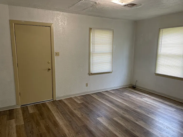 3295 Bender St — Photo 5