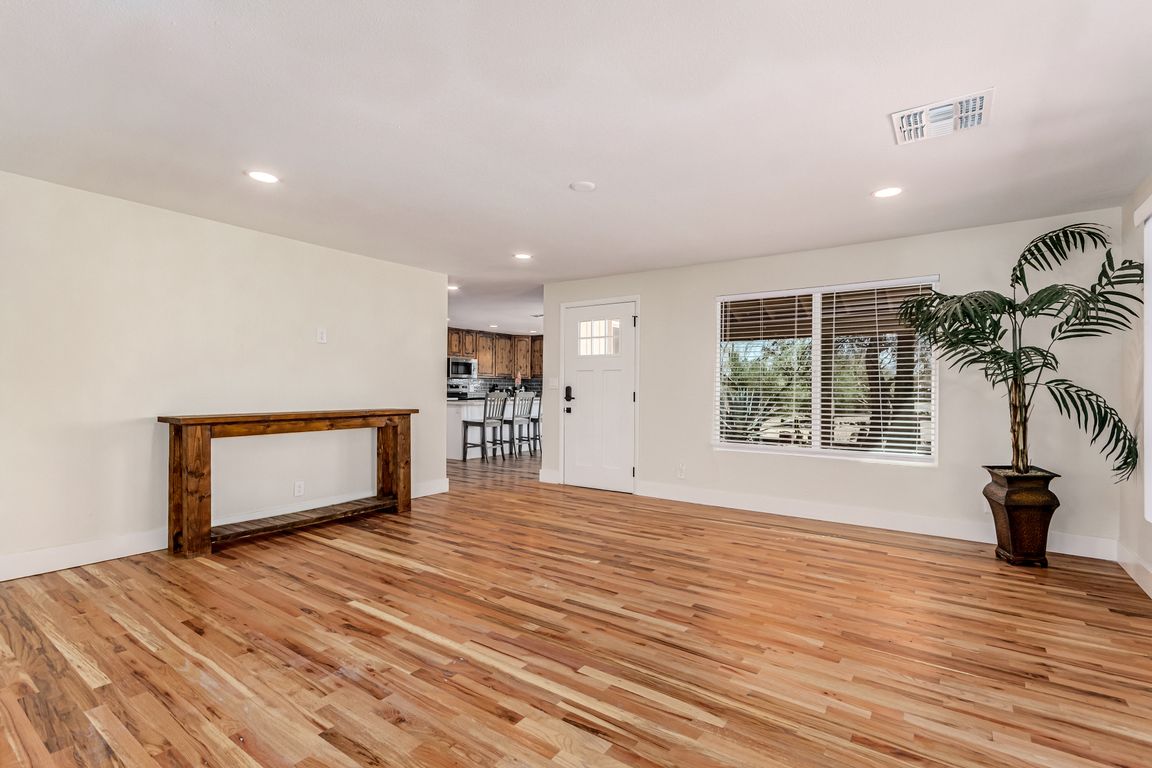 next background image