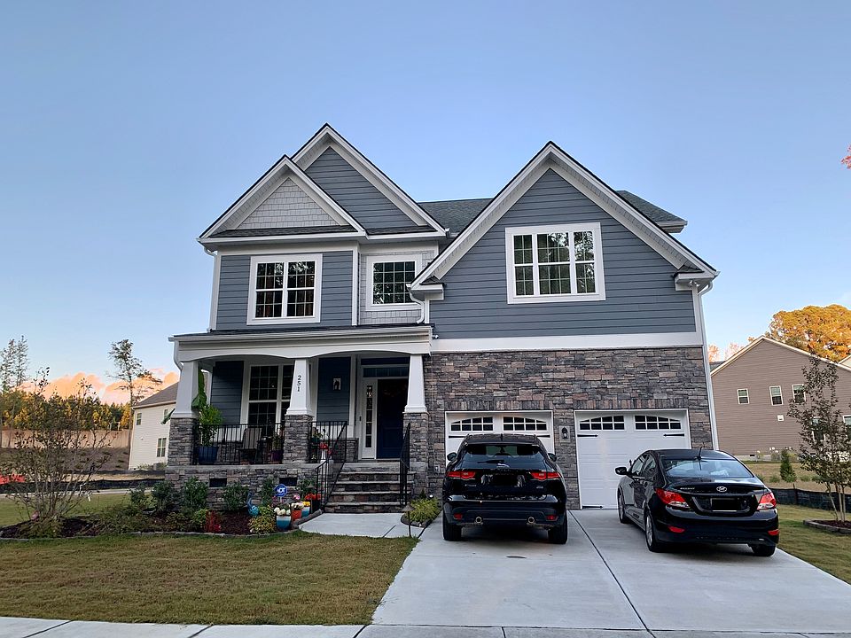 Front - West Facing
Ample sunlight, woods in the front of the house